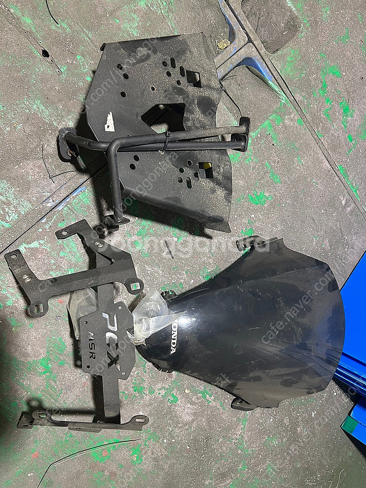 pcx125 리다이.순정스크린.브라켓 일괄팝니다.--0